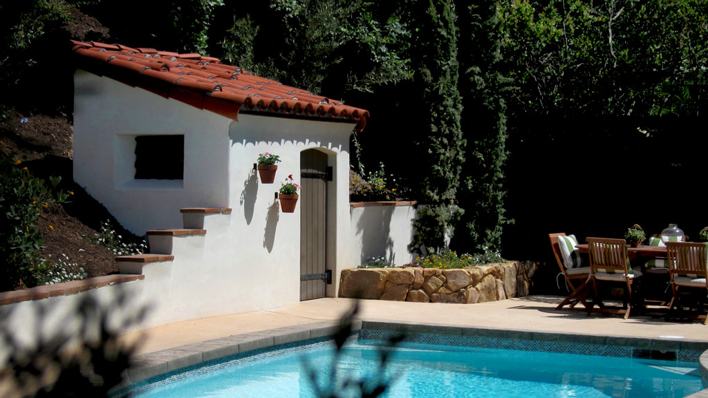 Spanish Sheds: The New Way To Decorate A Backyard Pool